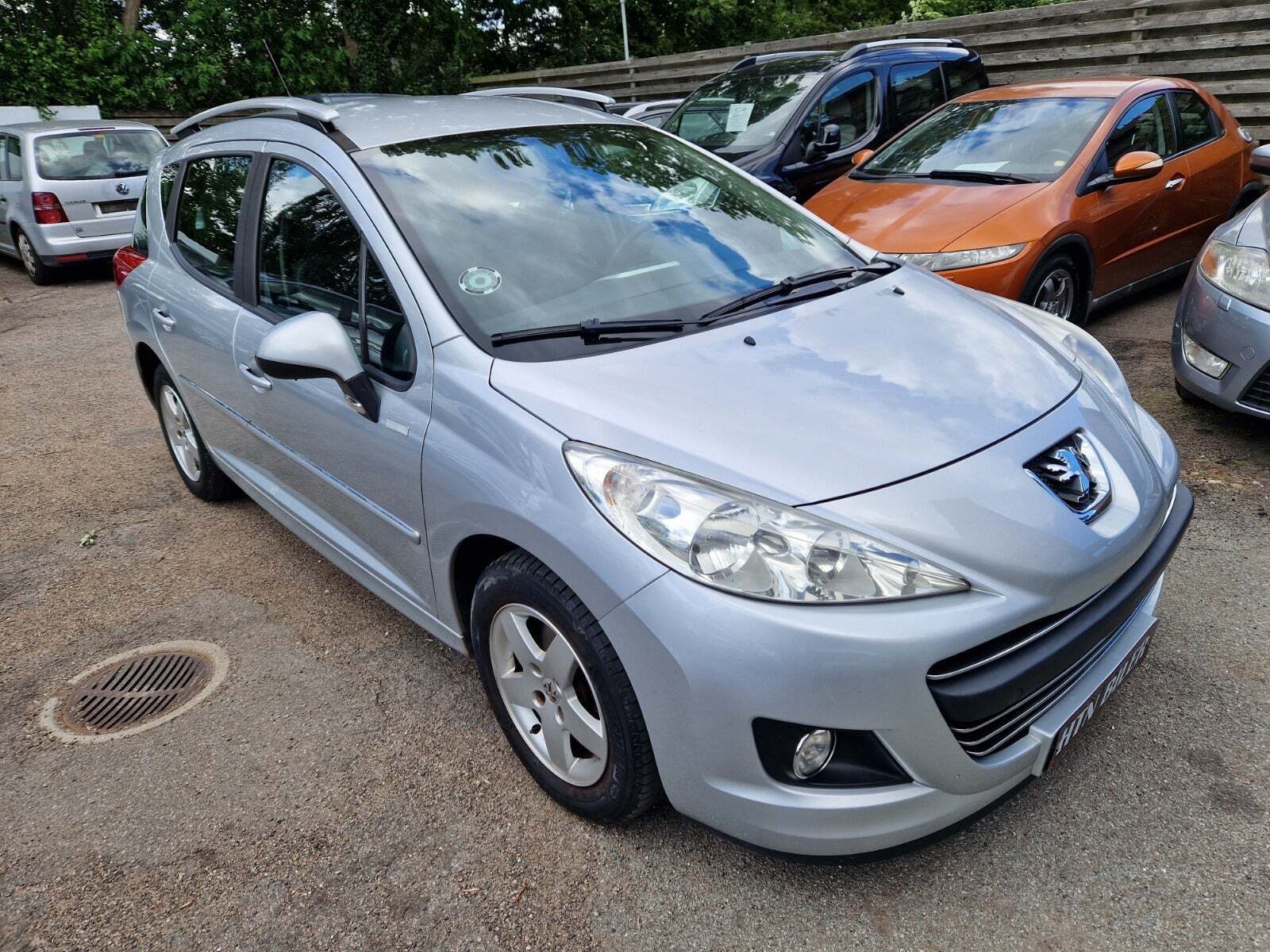 Grå Peugeot 207 fra 2010