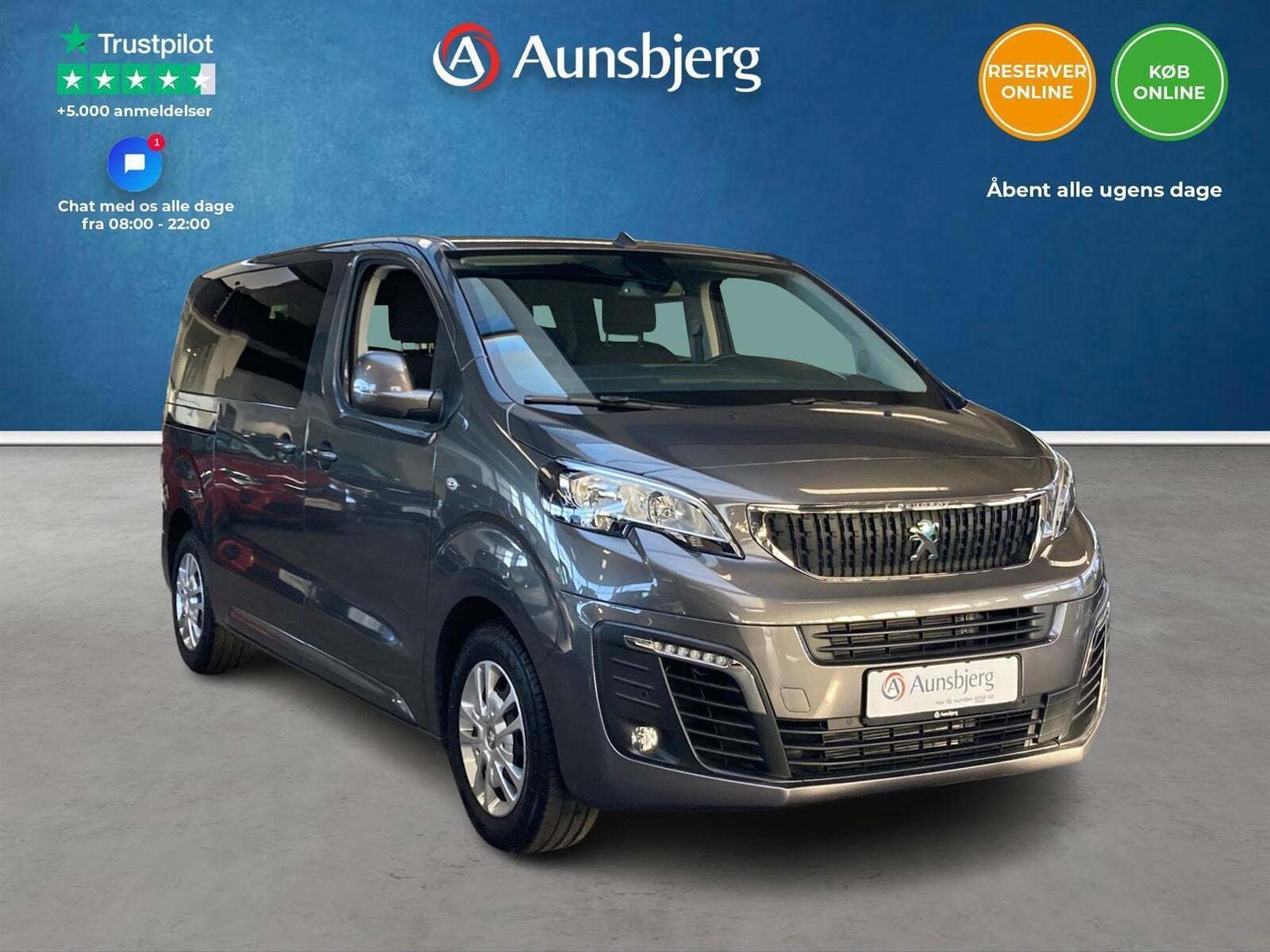 Grå Peugeot e-Traveller fra 2021