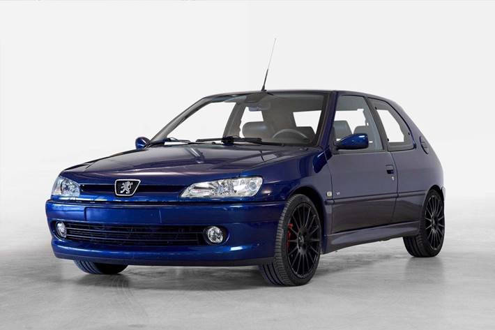 Blå Peugeot 306 fra 2000