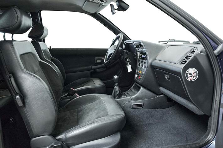 Blå Peugeot 306 fra 2000