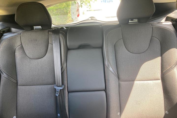 Grå Volvo V40 fra 2013