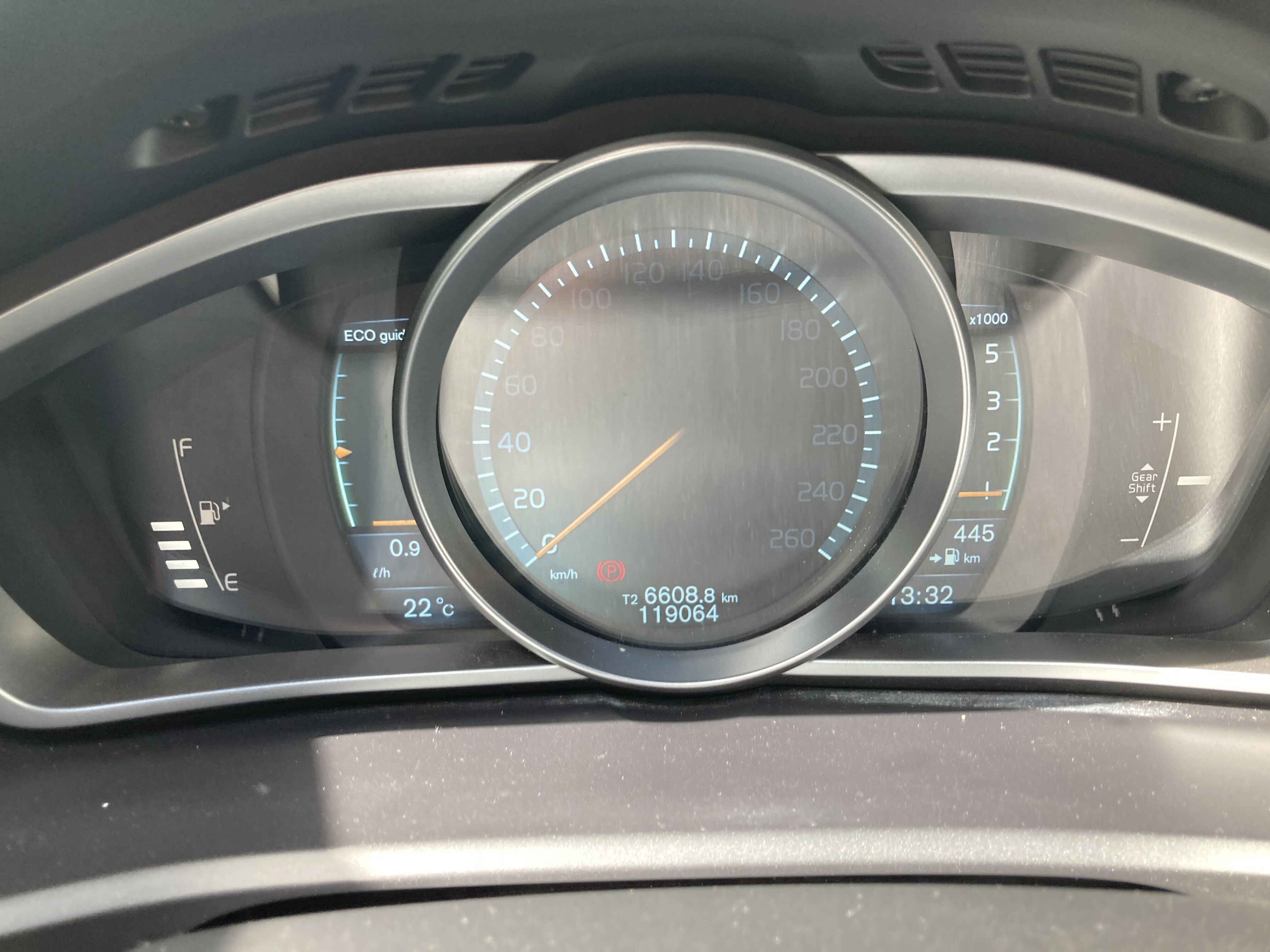 Grå Volvo V40 fra 2013