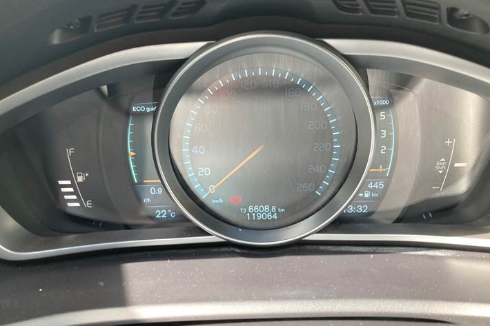 Grå Volvo V40 fra 2013