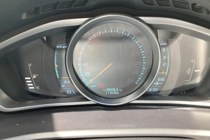 Grå Volvo V40 fra 2013