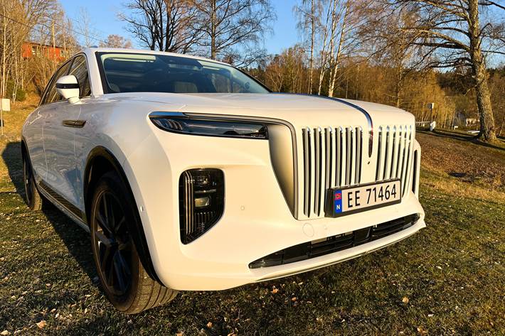 Hvid Hongqi E-HS9 fra 2022