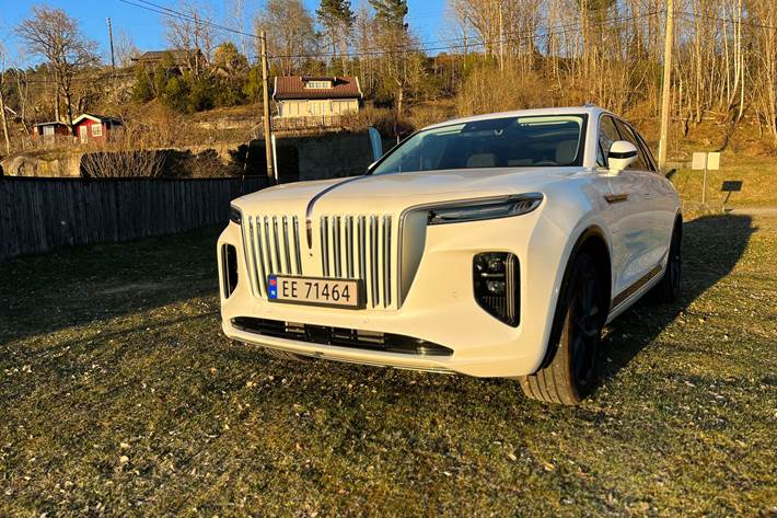 Hvid Hongqi E-HS9 fra 2022