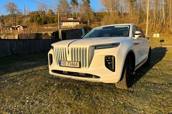 Hvid Hongqi E-HS9 fra 2022