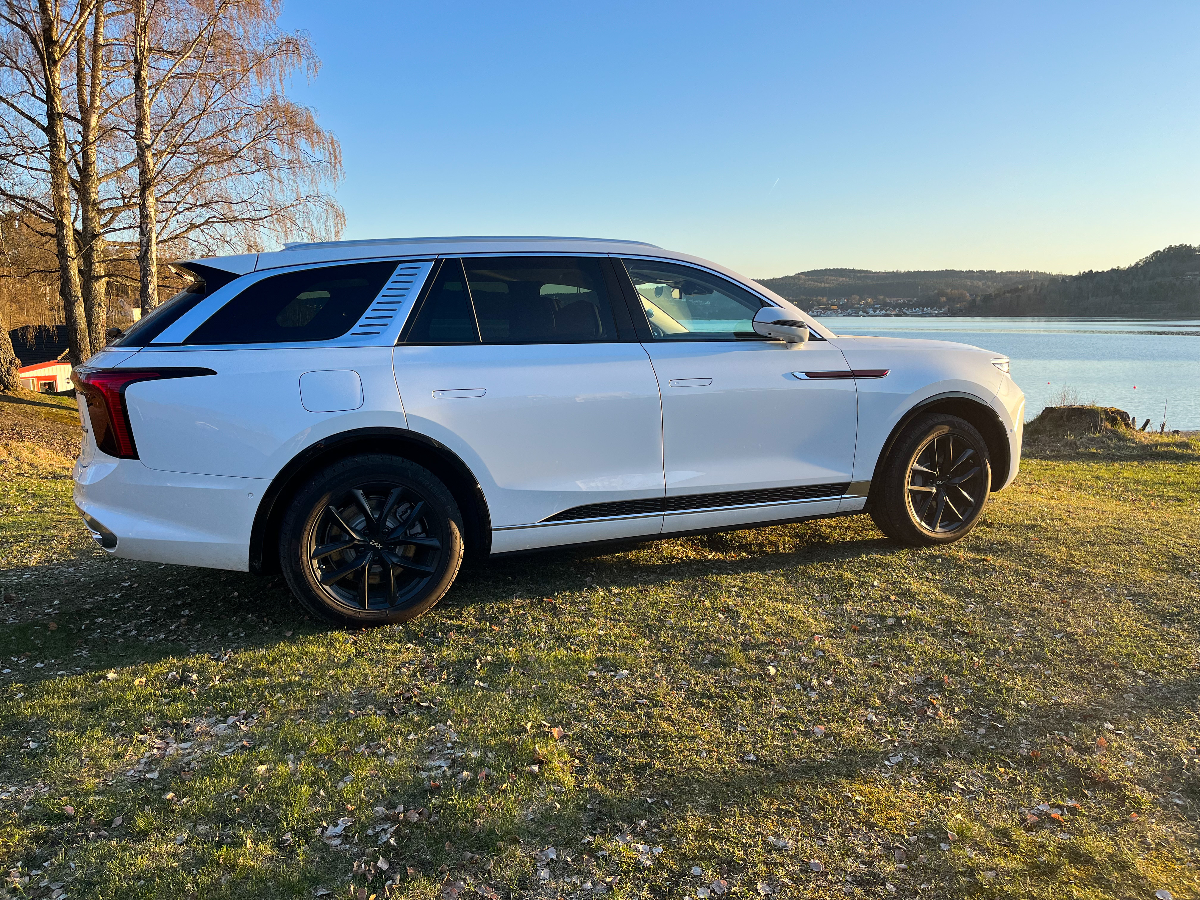 Hvid Hongqi E-HS9 fra 2022