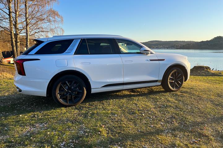 Hvid Hongqi E-HS9 fra 2022