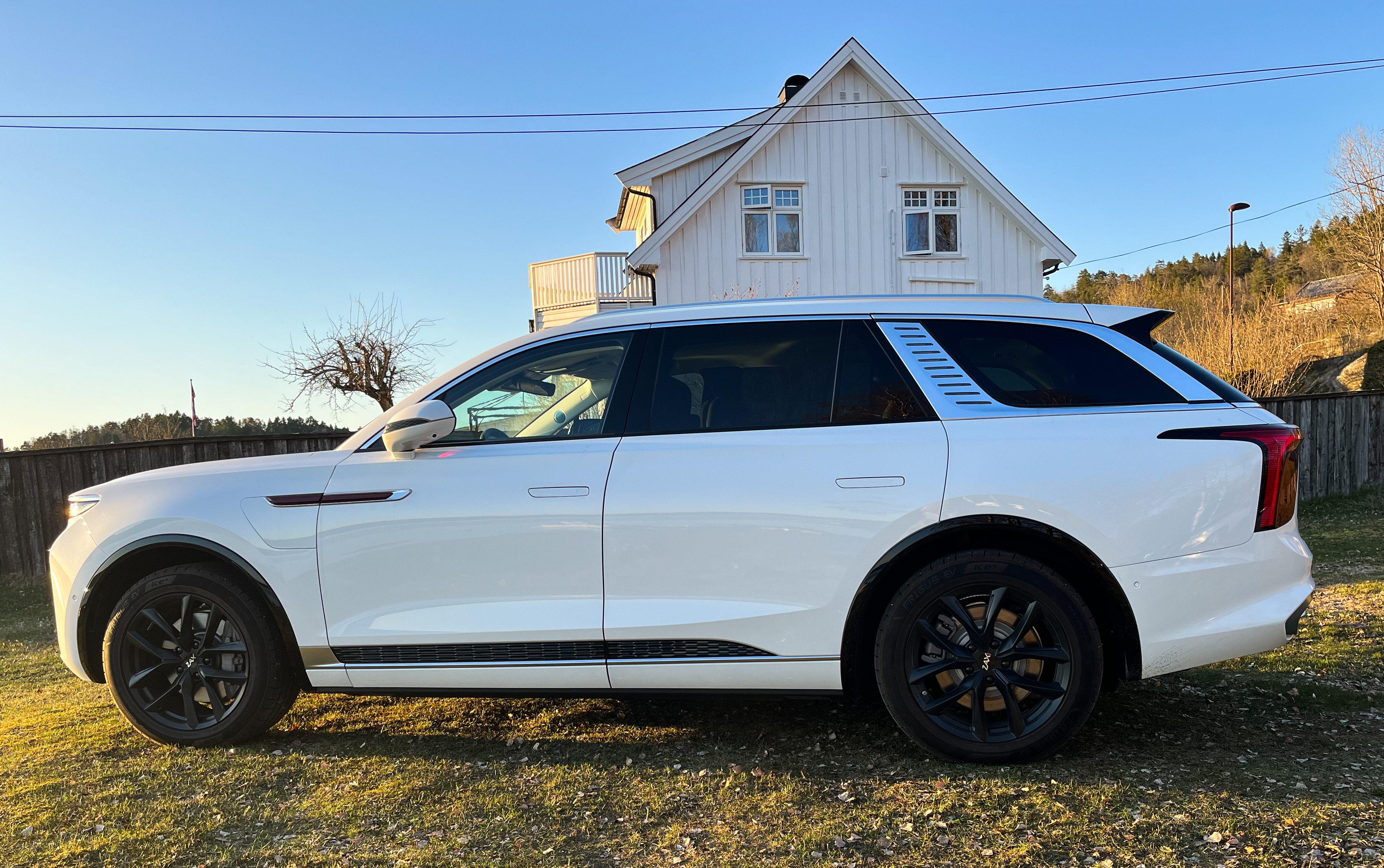 Hvid Hongqi E-HS9 fra 2022