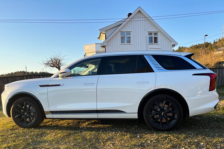 Hvid Hongqi E-HS9 fra 2022
