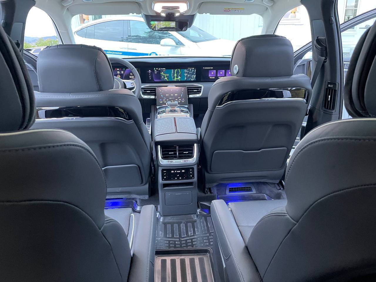 Hvid Hongqi E-HS9 fra 2022