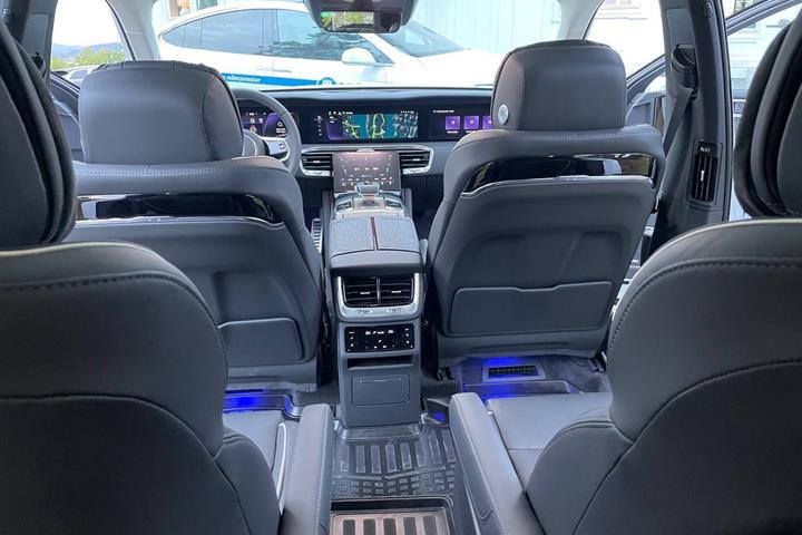 Hvid Hongqi E-HS9 fra 2022