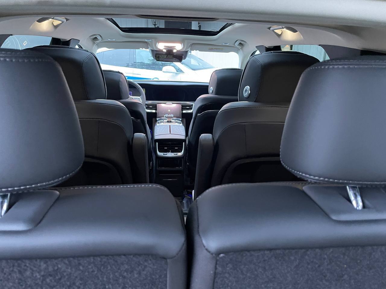 Hvid Hongqi E-HS9 fra 2022