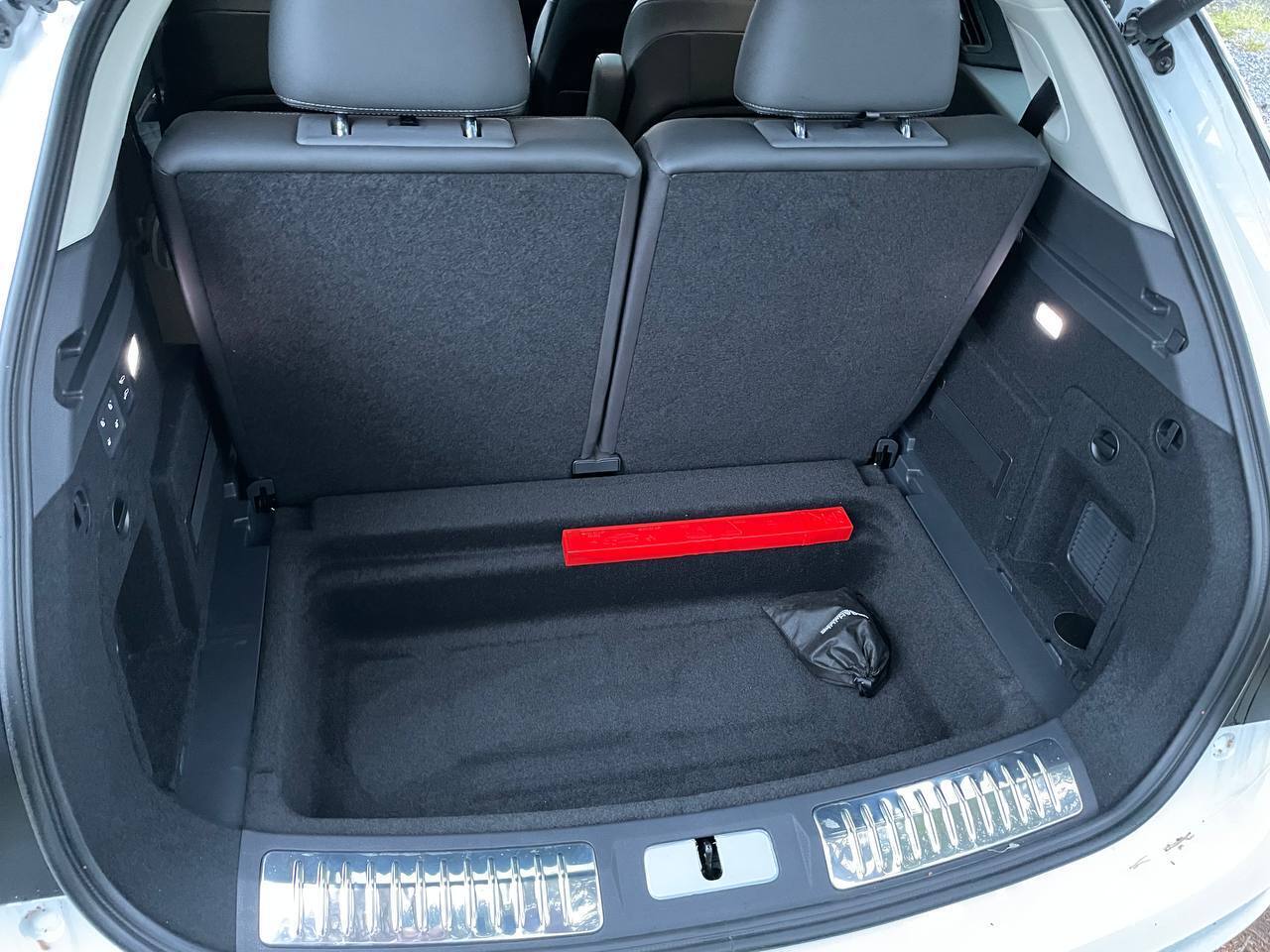 Hvid Hongqi E-HS9 fra 2022