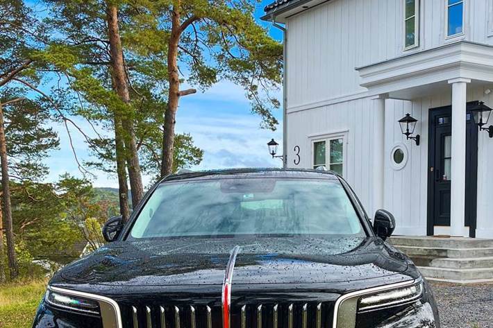 Sort Hongqi E-HS9 fra 2022