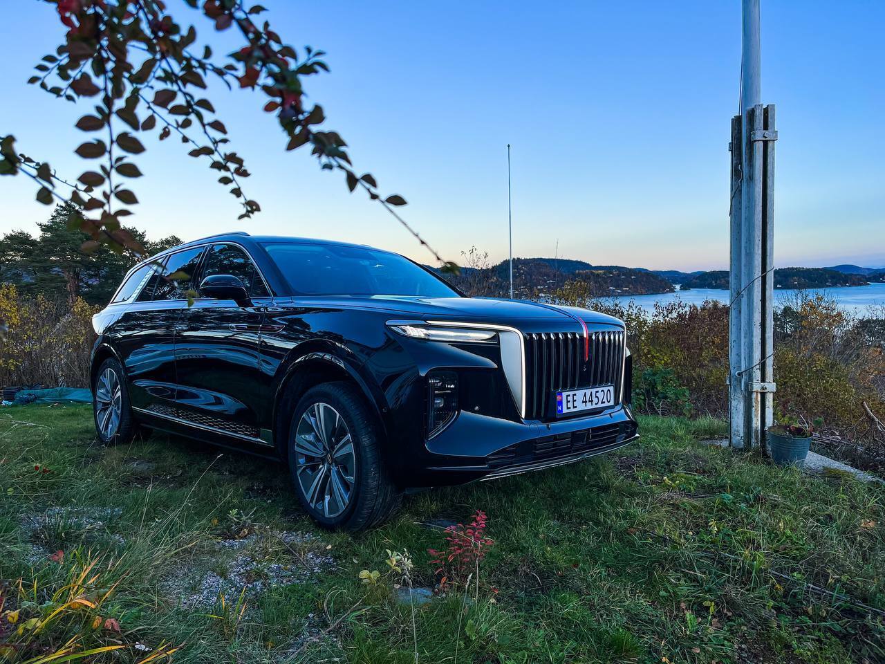 Sort Hongqi E-HS9 fra 2022