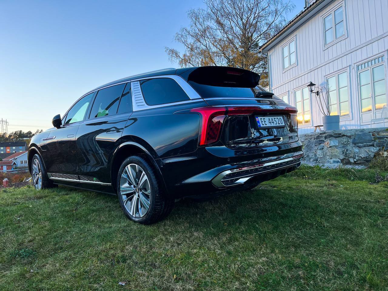 Sort Hongqi E-HS9 fra 2022