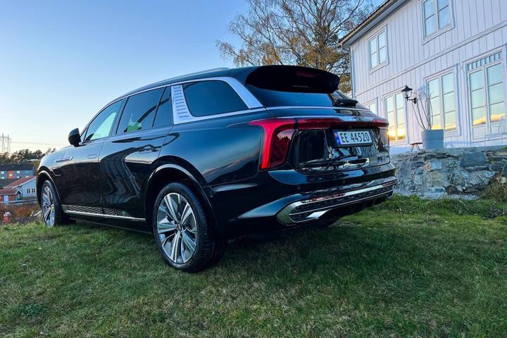 Sort Hongqi E-HS9 fra 2022