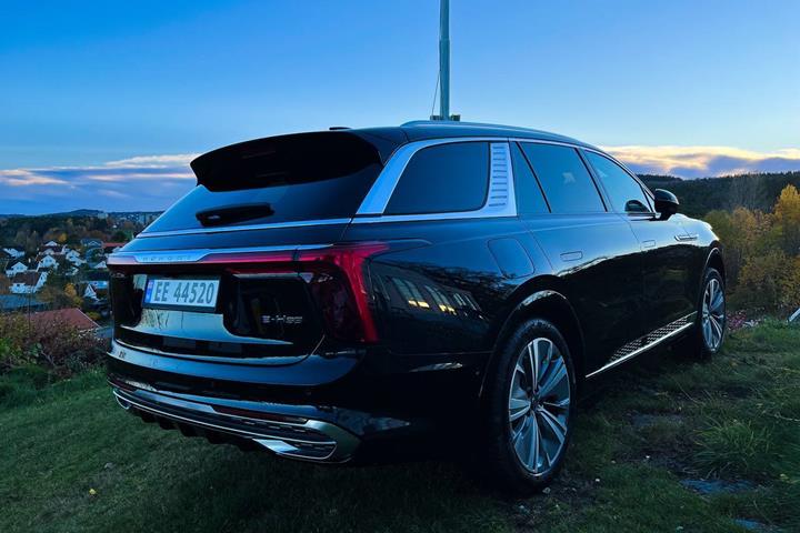 Sort Hongqi E-HS9 fra 2022