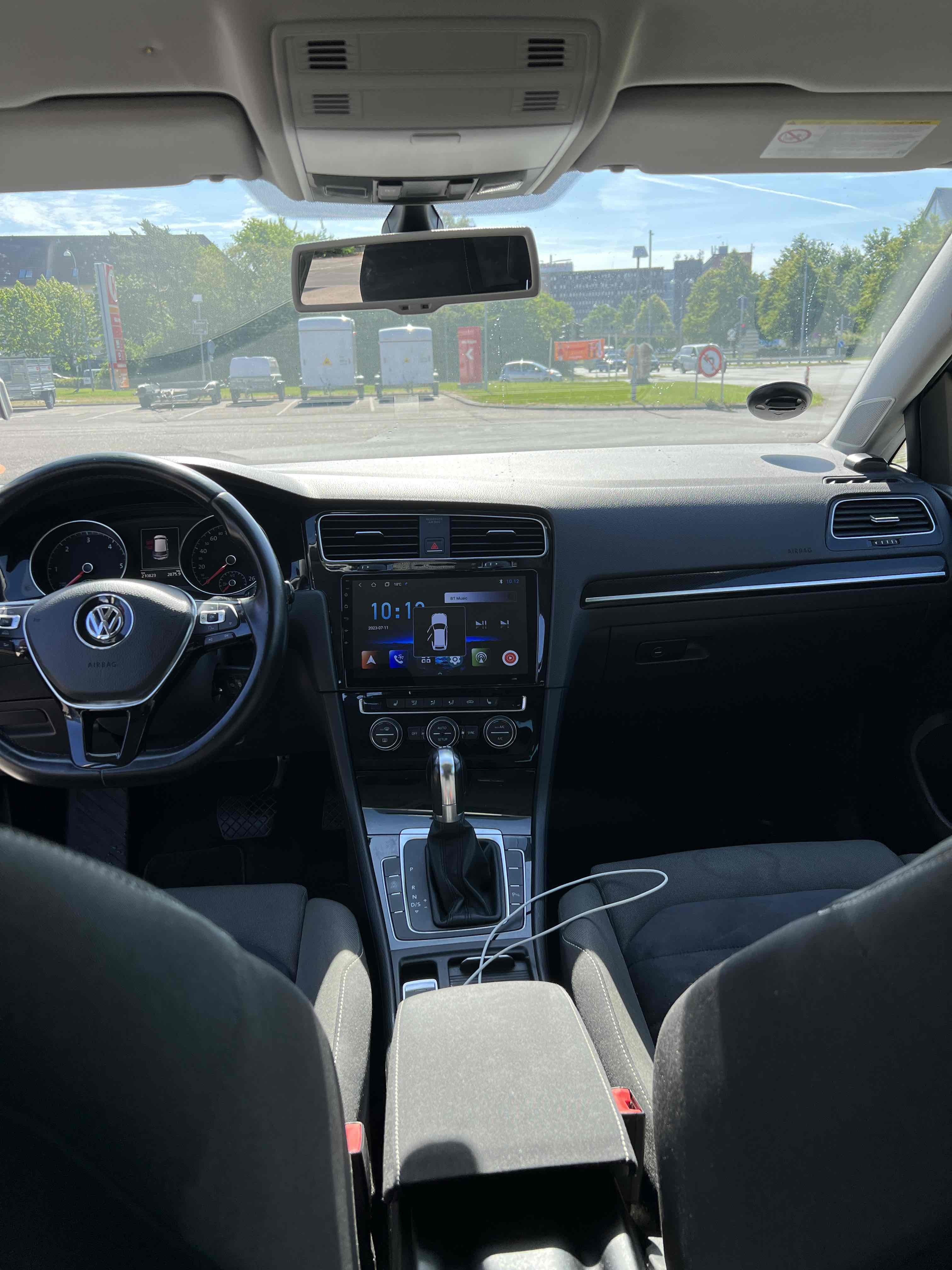 Blå VW Golf fra 2013