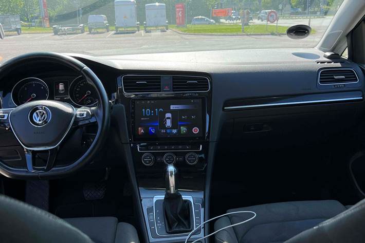 Blå VW Golf fra 2013