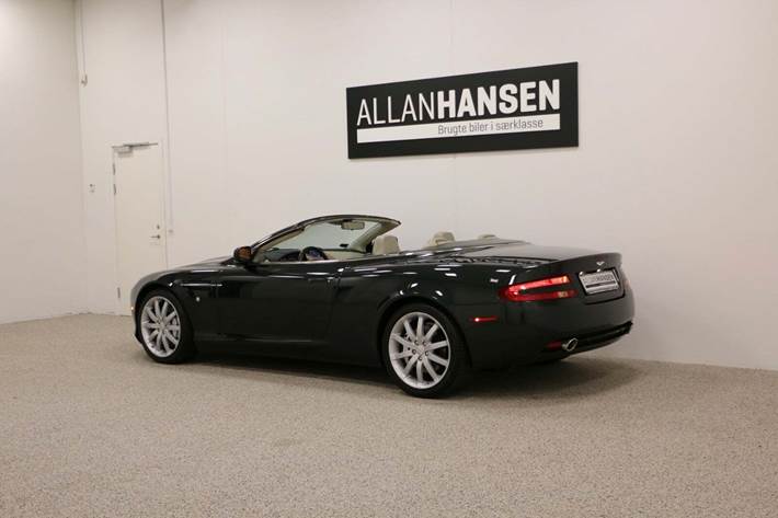 Grøn Aston Martin DB9 fra 2005