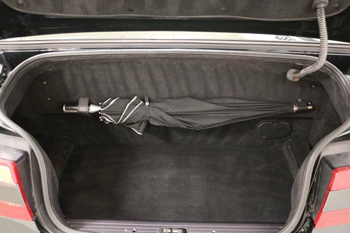 Grøn Aston Martin DB9 fra 2005