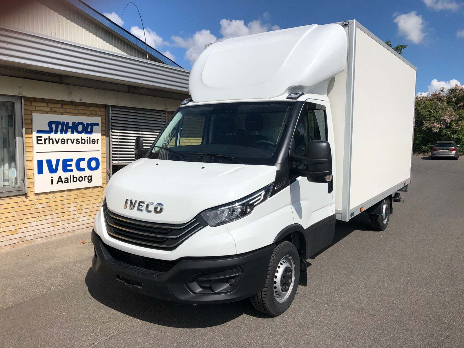 Iveco Daily 3,0 35S18 4100mm Box m/lift AG8
