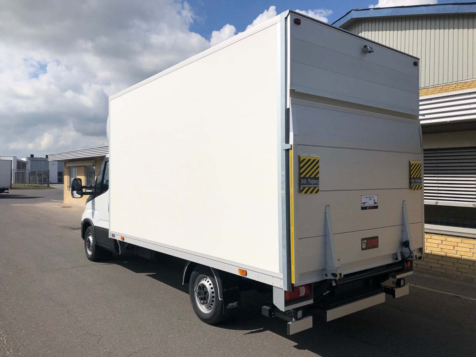 Hvid Iveco Daily fra 2025