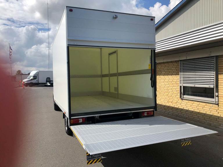 Iveco Daily 3,0 35S18 4100mm Box m/lift AG8