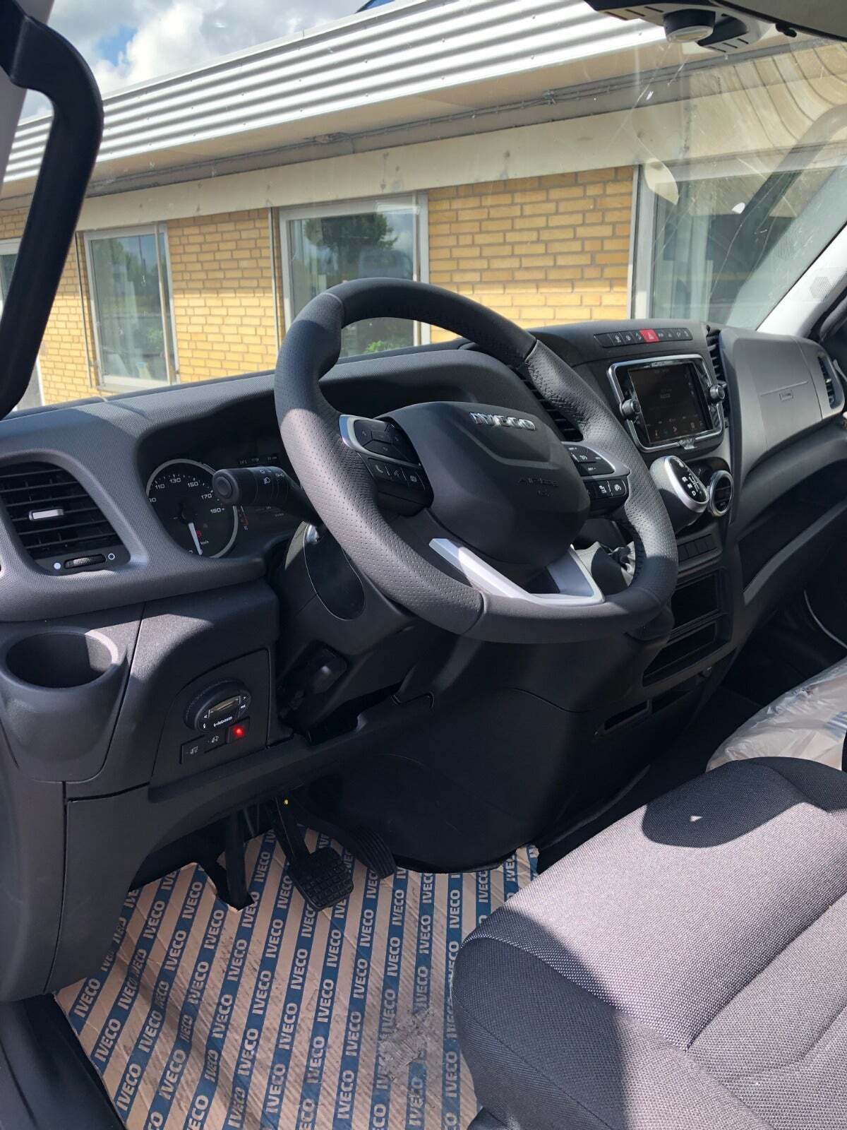 Hvid Iveco Daily fra 2025