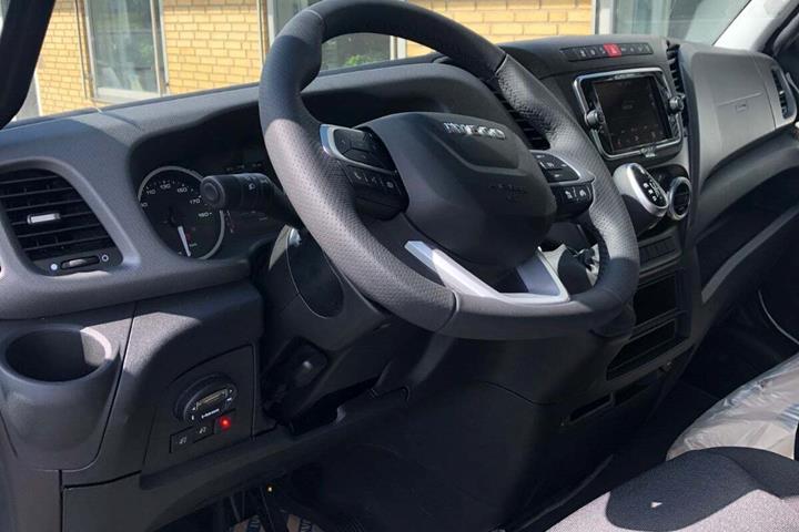 Hvid Iveco Daily fra 2025