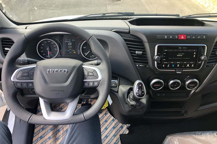 Hvid Iveco Daily fra 2025
