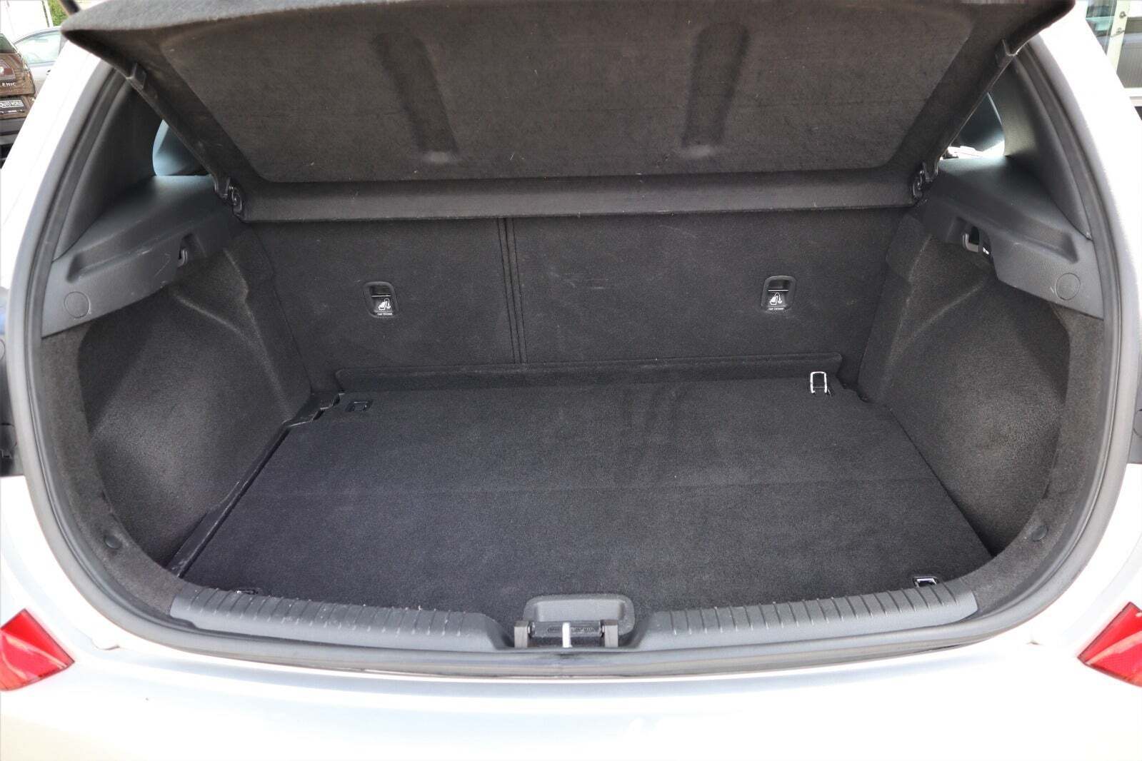 Grå Hyundai i30 fra 2018