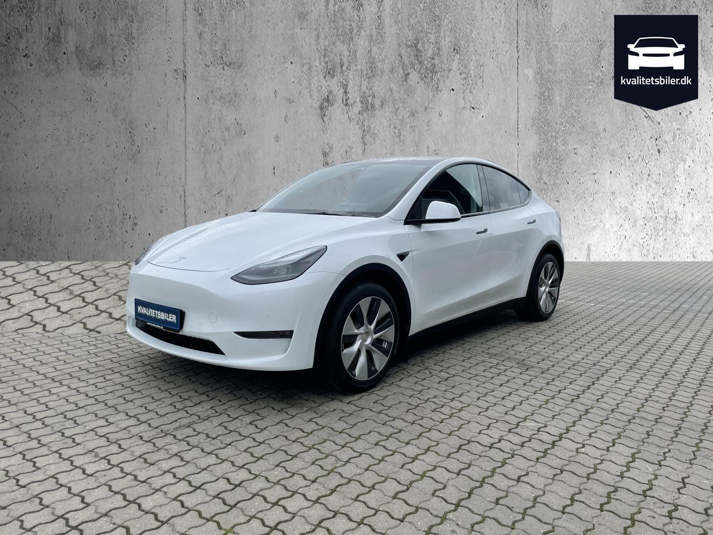 Hvid Tesla Model Y fra 2022