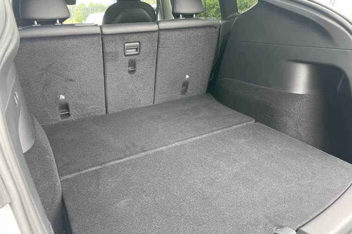 Hvid Tesla Model Y fra 2022