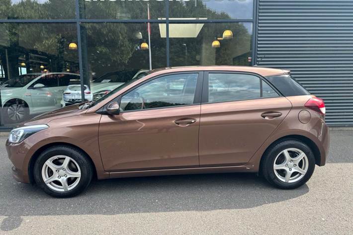 Brun Hyundai i20 fra 2015