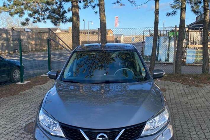 Grå Nissan Pulsar fra 2015