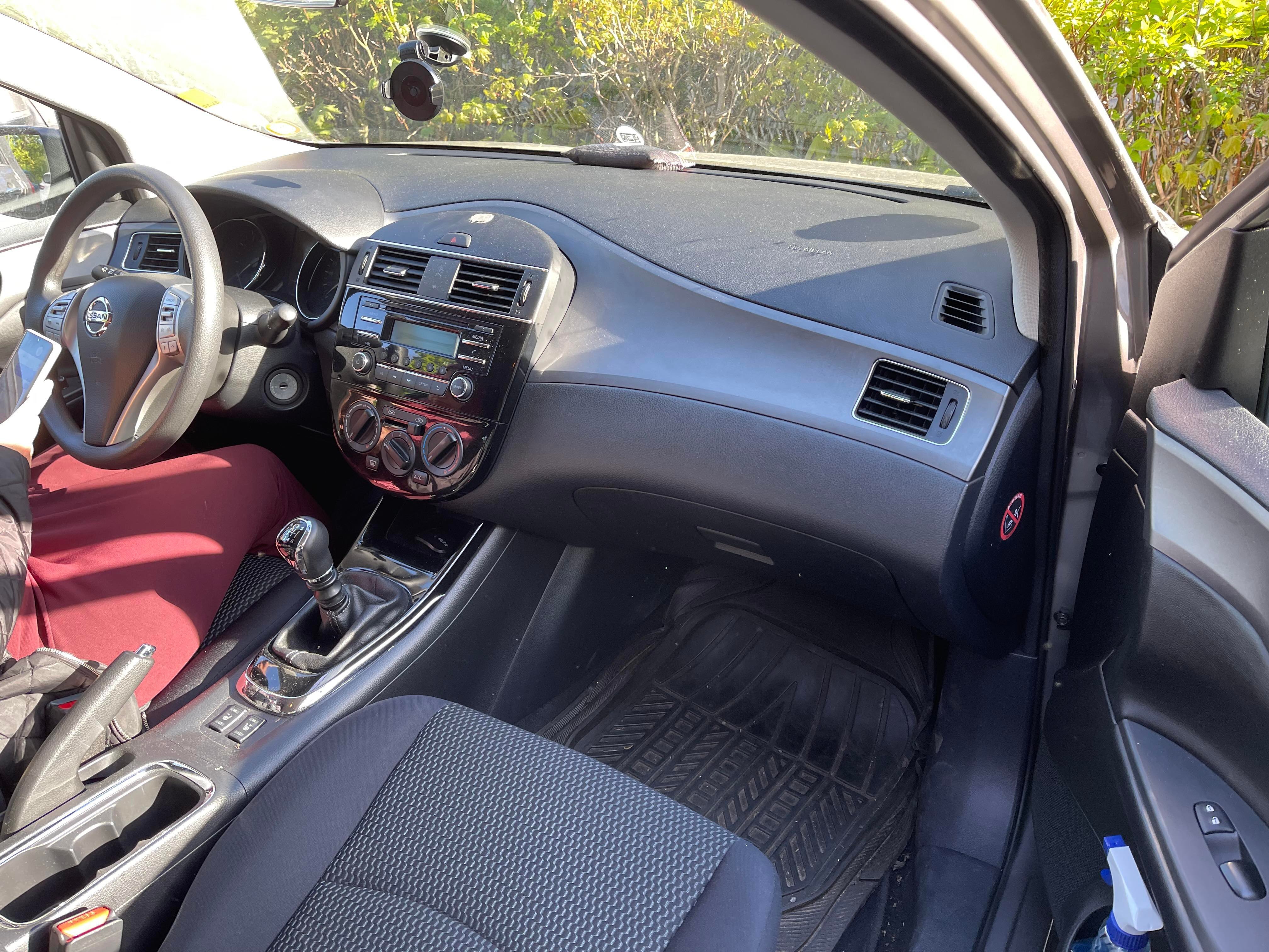 Grå Nissan Pulsar fra 2015