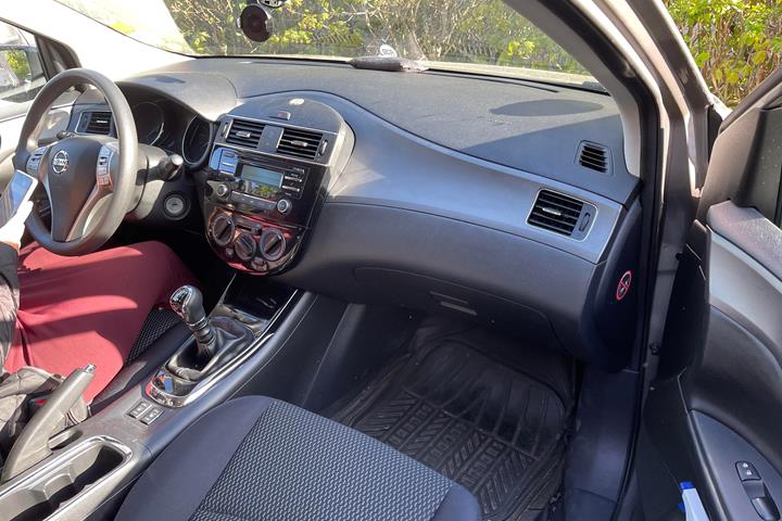 Grå Nissan Pulsar fra 2015