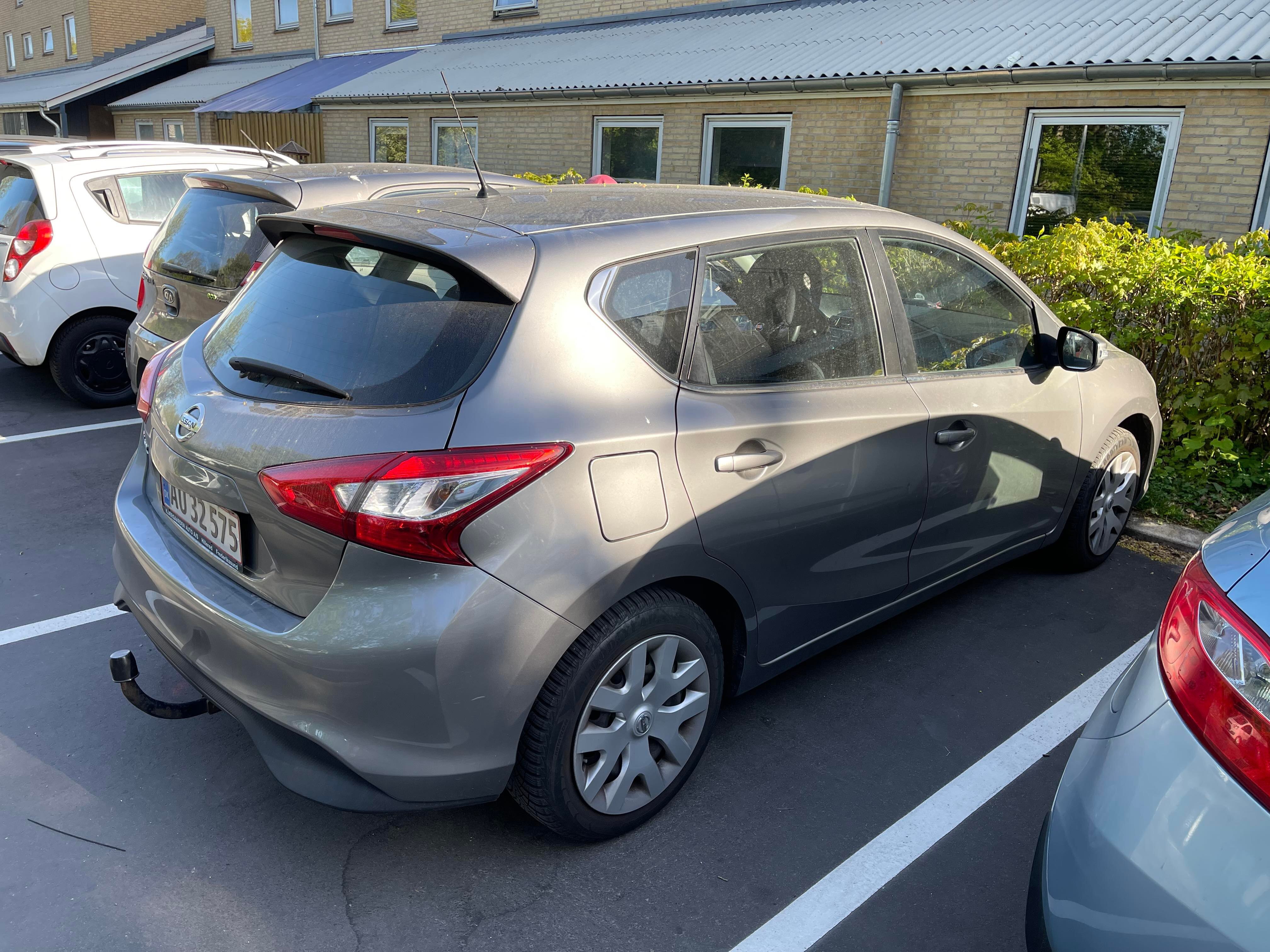 Grå Nissan Pulsar fra 2015