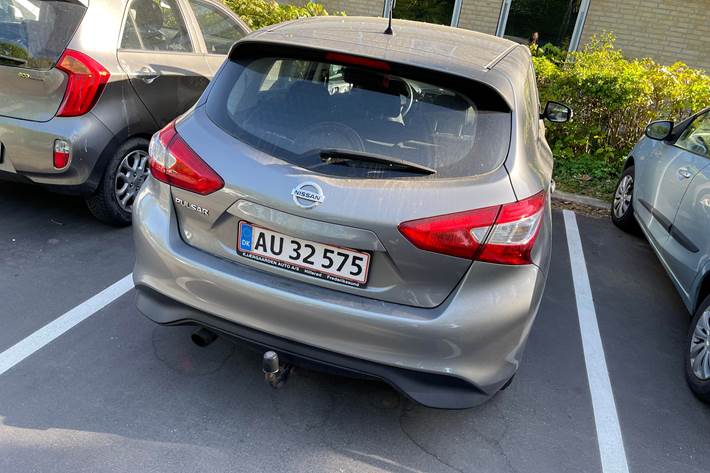 Grå Nissan Pulsar fra 2015