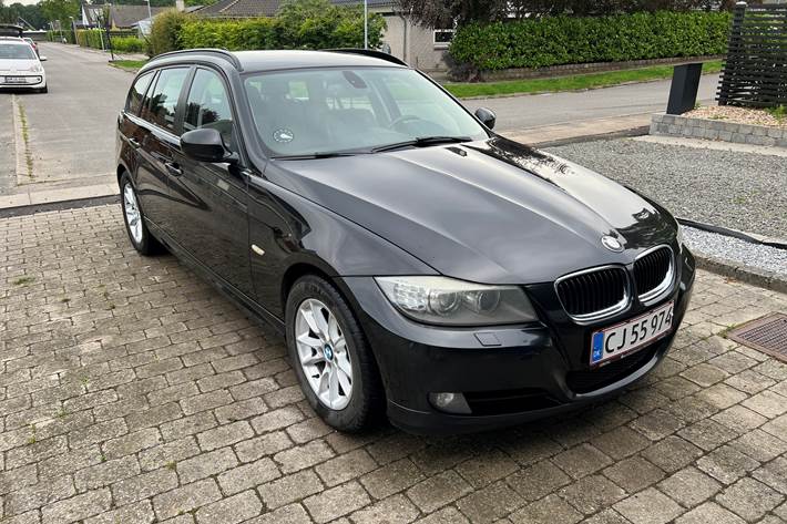 Sort BMW 320d fra 2010