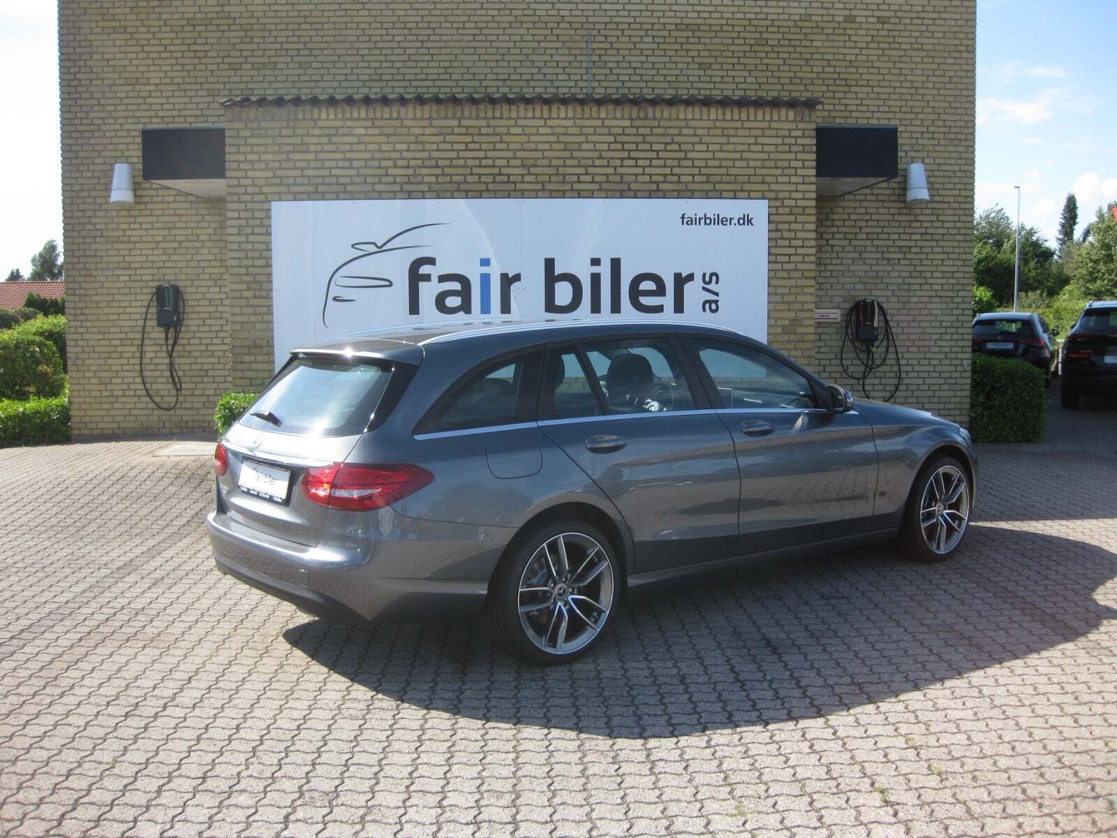Grå Mercedes C200 fra 2018