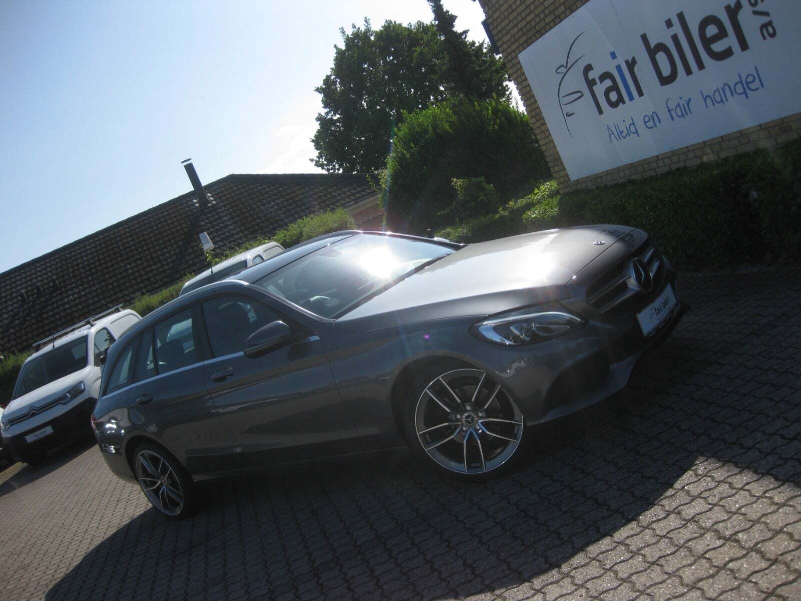 Grå Mercedes C200 fra 2018