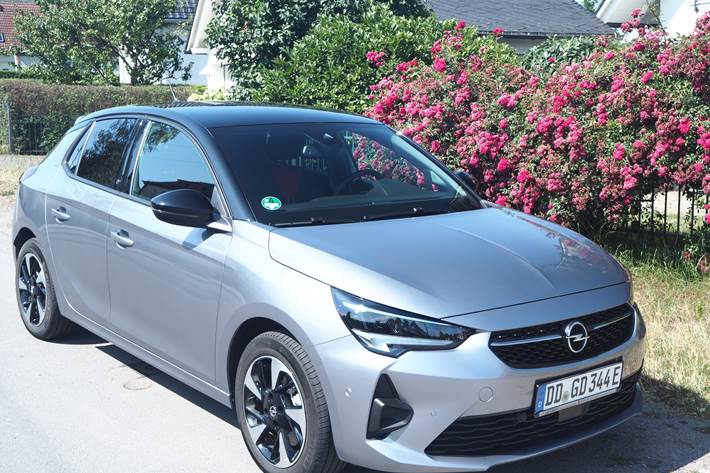 Sølv Opel Corsa-e fra 2022