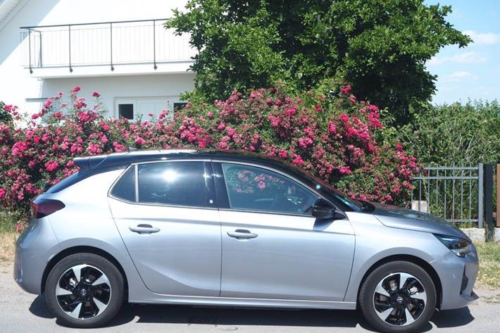 Sølv Opel Corsa-e fra 2022