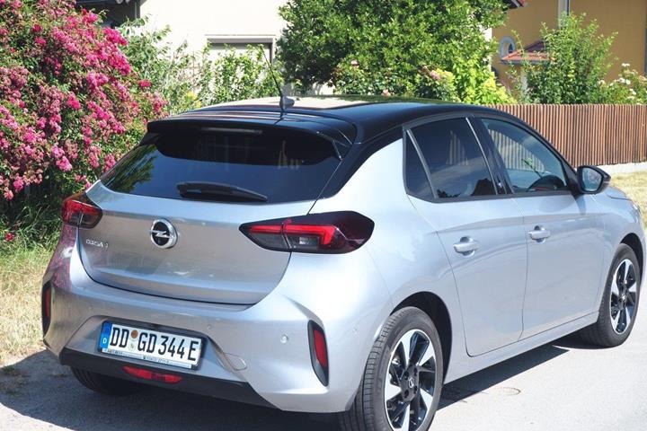 Sølv Opel Corsa-e fra 2022