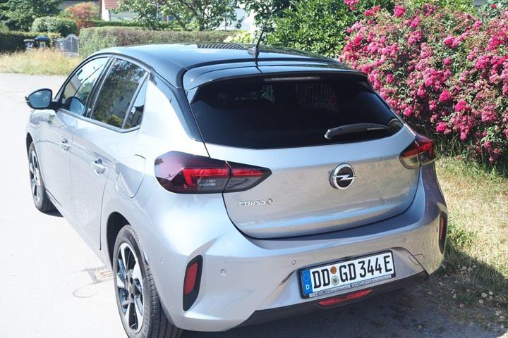 Sølv Opel Corsa-e fra 2022